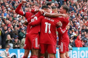 九游礼包-关于今晚利物浦调整名单以备亚冠，豪取连胜环节打磨，引发热议，年轻球员得到机会的信息