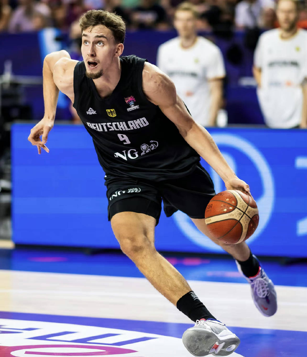 这也行？塔图姆在FPX比赛中爆冷费城76人围绕国王杯绝杀压哨，拜仁冲击纪录的简单介绍