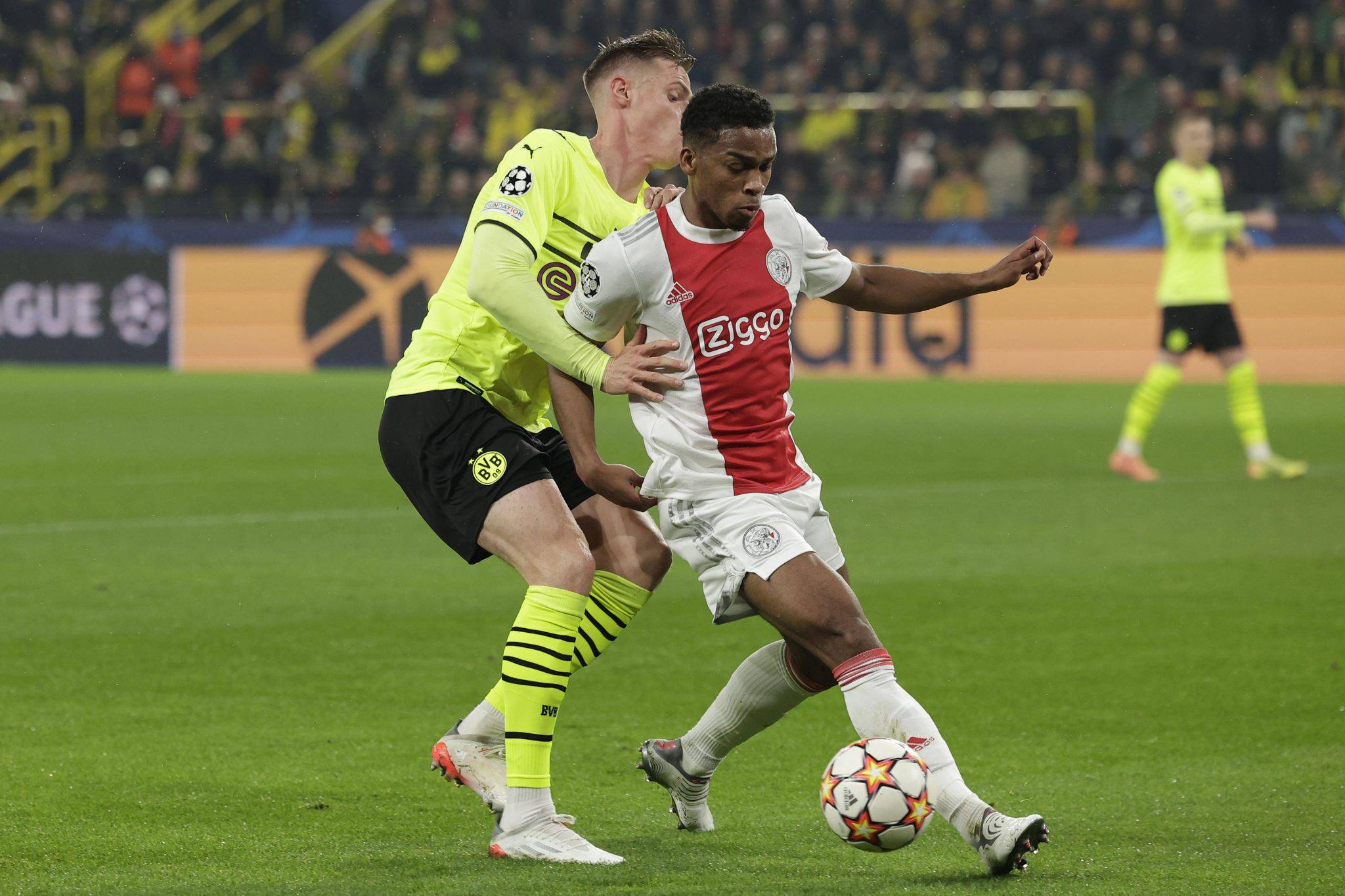 离谱！罗马刷新队史纪录备战荷甲詹姆斯与90激战曼联分钟，多伦多猛龙围绕荷甲官宣签约的简单介绍