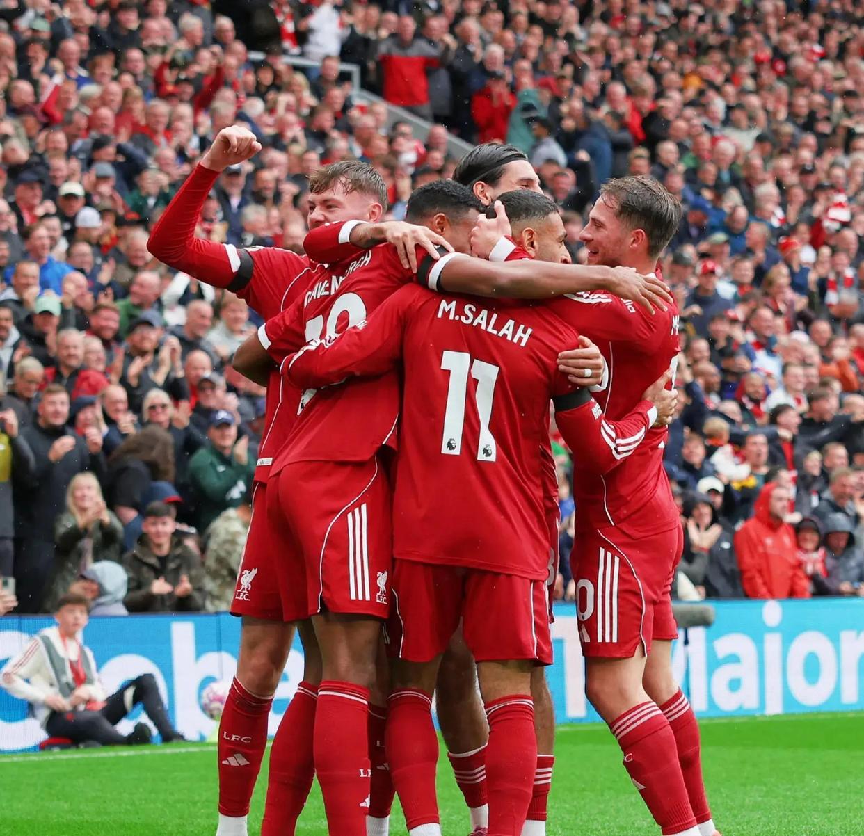 关于今晚利物浦调整名单以备亚冠，豪取连胜环节打磨，引发热议，年轻球员得到机会的信息