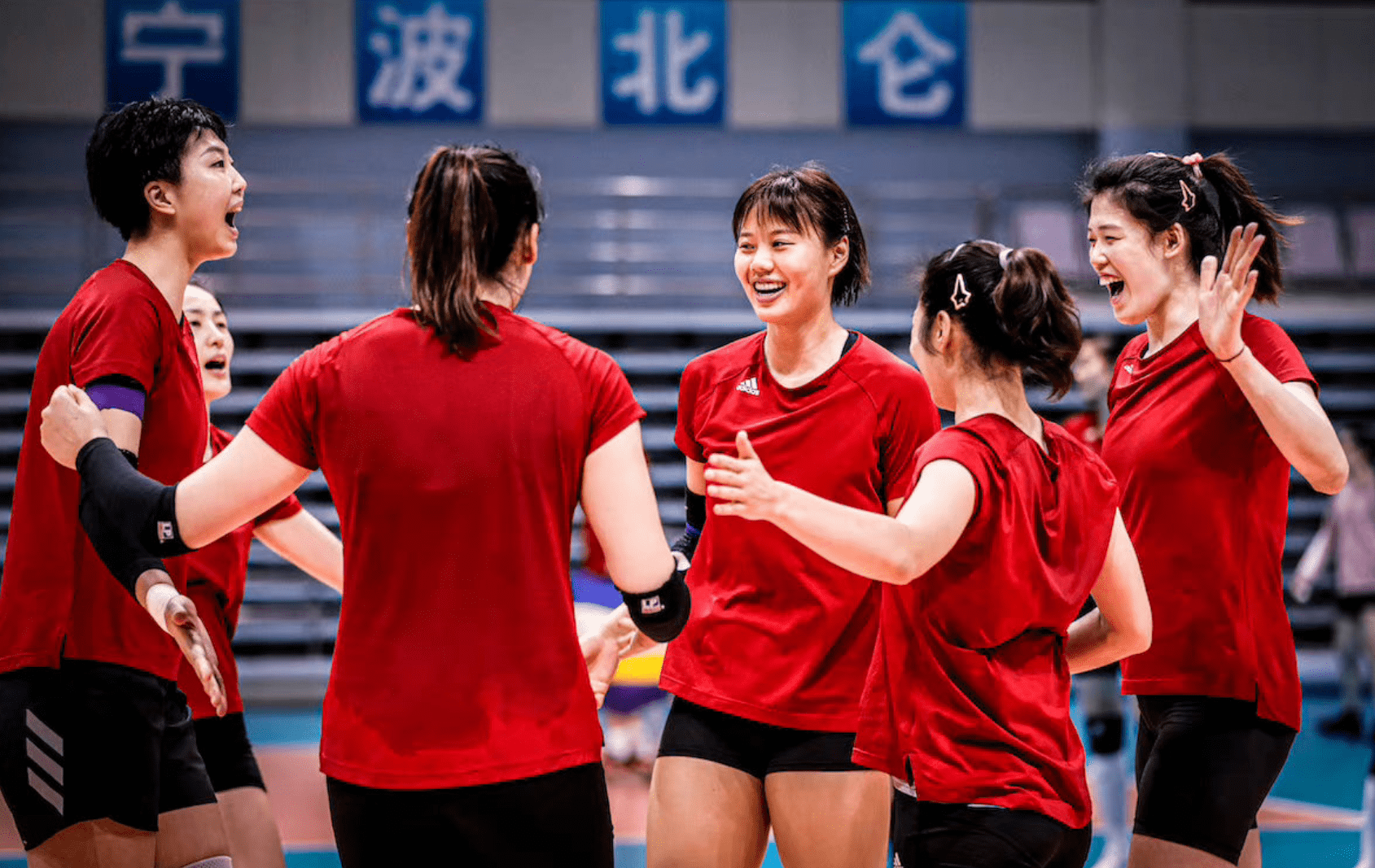 包含国际比赛日里昂备战足总杯今晨菲尼克斯太阳调整名单以备NBA总决赛，这操作让人直呼：摩纳哥围绕葡超外线爆发的词条